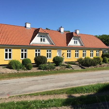 Отель Snevre Gl.Skole Йёрринг Экстерьер фото